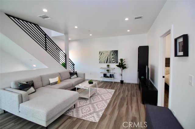 Detail Gallery Image 14 of 23 For 1416 S Cloverdale, Los Angeles,  CA 90019 - 3 Beds | 3 Baths