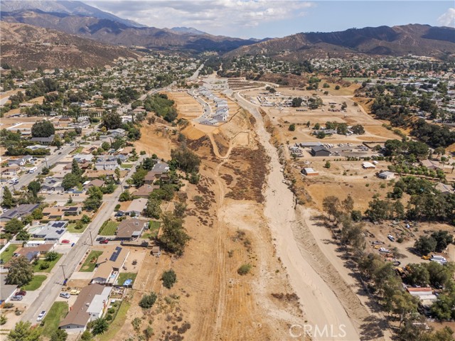 35525 Wildwood Canyon Rd, Yucaipa CA: https://media.crmls.org/medias/09d6c7b3-f9fa-47ec-963d-c0cc366f1250.jpg