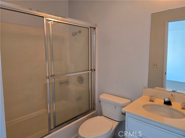 Detail Gallery Image 7 of 18 For 8338 Woodley Pl #7,  North Hills,  CA 91343 - 2 Beds | 2/1 Baths