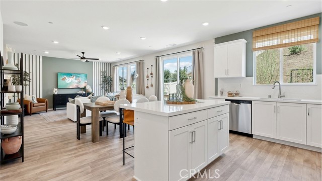 Detail Gallery Image 5 of 21 For 26223 Gentry Ave, Corona,  CA 92883 - 3 Beds | 2/1 Baths