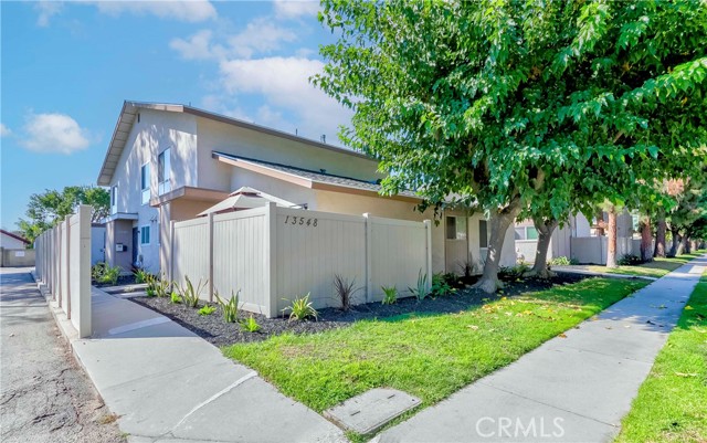 13548 VILLAGE DR #3/4, Cerritos CA: https://media.crmls.org/medias/09d9c2e8-7ca8-48ae-8a89-b2c18f7a7981.jpg