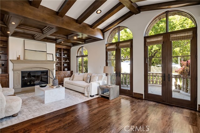 718 N Poinsettia Avenue, Manhattan Beach CA: https://media.crmls.org/medias/09d9d55f-bea7-4bcd-abc9-5d40757a2698.jpg