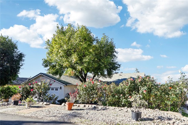 Detail Gallery Image 8 of 39 For 10509 Silverton, Tujunga,  CA 91042 - 4 Beds | 3 Baths