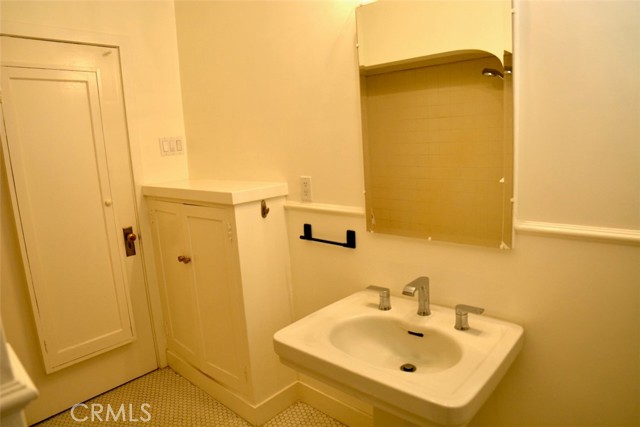 Detail Gallery Image 17 of 27 For 679 La Mirada, San Marino,  CA 91108 - 3 Beds | 2 Baths