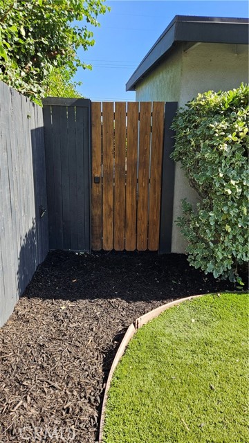 Detail Gallery Image 5 of 57 For 402 Hartzell Ave, Redlands,  CA 92374 - 3 Beds | 1 Baths