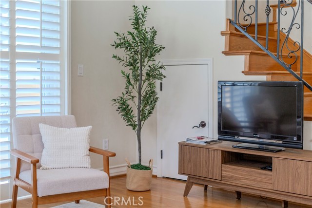 10623 Moorpark Street, 1 photo 8