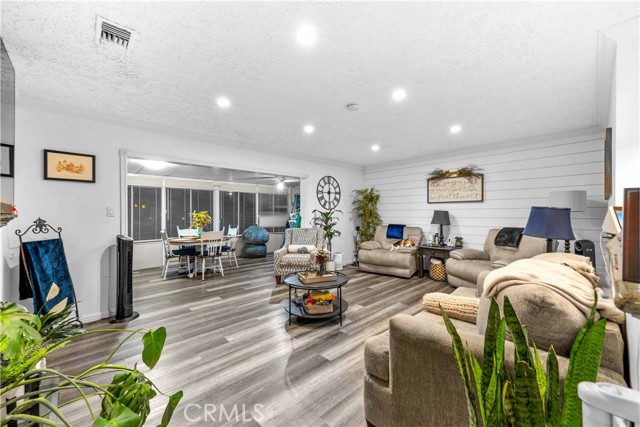 Detail Gallery Image 3 of 25 For 10292 Ethel St, Cypress,  CA 90630 - 3 Beds | 1/1 Baths