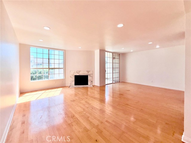 Detail Gallery Image 3 of 50 For 1129 Larrabee St #10,  West Hollywood,  CA 90069 - 2 Beds | 2 Baths