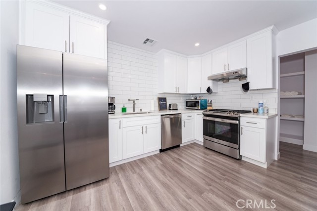 6225 Noble Avenue, Van Nuys CA: https://media.crmls.org/medias/09dea751-91b0-4241-8ce5-a11037bdcdcf.jpg