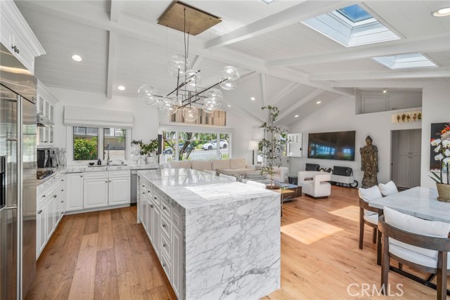 Detail Gallery Image 11 of 56 For 461 Poplar St, Laguna Beach,  CA 92651 - 4 Beds | 4 Baths