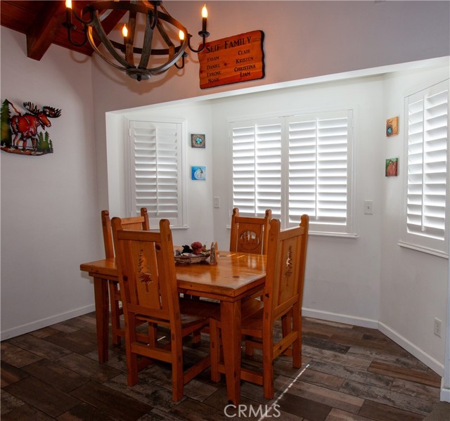 2359 Avian Way, Running Springs CA: https://media.crmls.org/medias/09df4518-b62a-4a3e-b635-96c4b82e772b.jpg