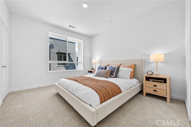 Detail Gallery Image 15 of 28 For 9423 N Sepulveda Blvd. #2,  North Hills,  CA 91343 - 3 Beds | 3 Baths