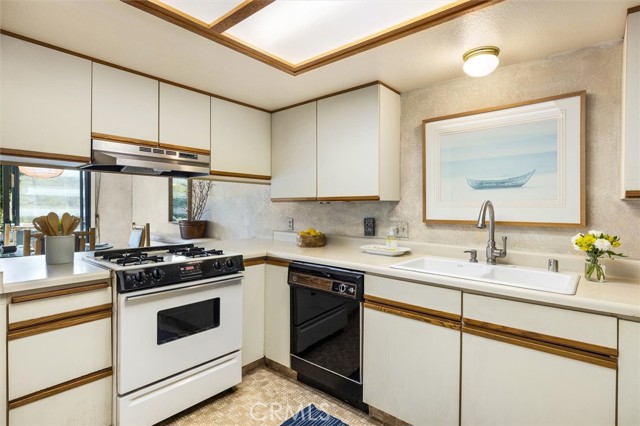 Detail Gallery Image 8 of 29 For 2221 King Ct #12,  San Luis Obispo,  CA 93401 - 2 Beds | 1/1 Baths