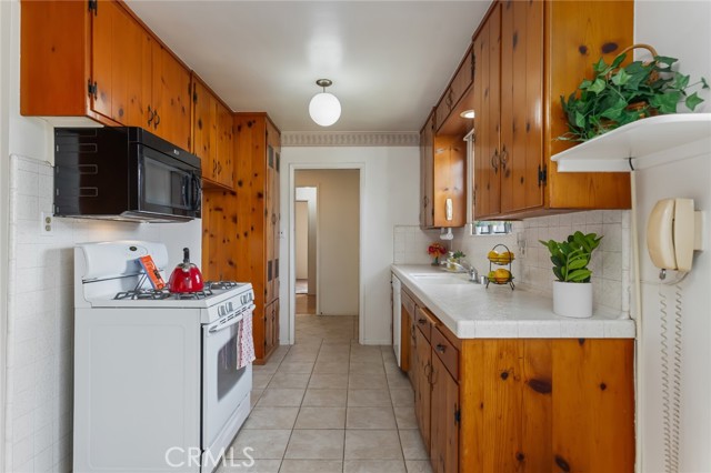 Detail Gallery Image 18 of 41 For 17116 Wilton Pl, Torrance,  CA 90504 - 4 Beds | 2 Baths