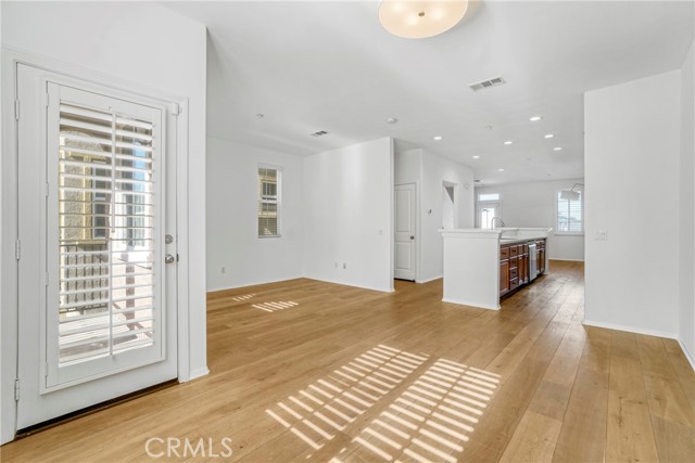 Detail Gallery Image 10 of 35 For 1309 Songbird Way, Torrance,  CA 90501 - 4 Beds | 3/1 Baths