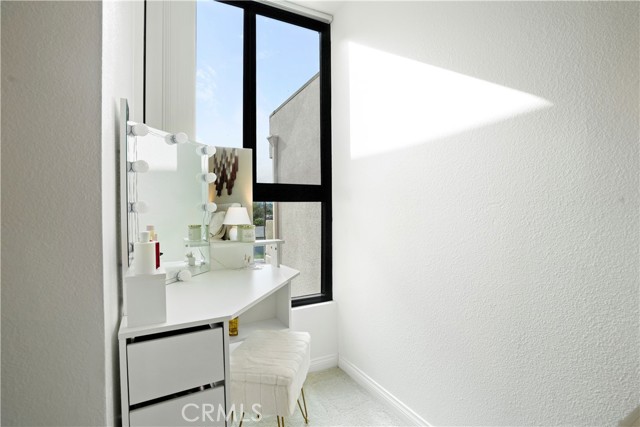 Detail Gallery Image 9 of 23 For 7826 Topanga Canyon Bld #301,  Canoga Park,  CA 91304 - 2 Beds | 2 Baths
