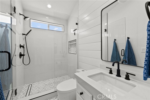 Detail Gallery Image 16 of 29 For 19983 Crestview Dr, Canyon Country,  CA 91351 - 3 Beds | 2 Baths