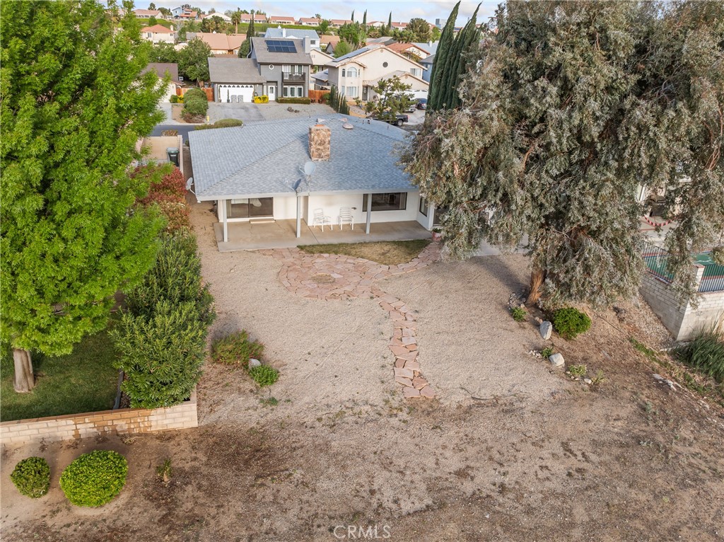 https://media.crmls.org/medias/09e2d2f0-e84d-4435-9986-47127ff2a277.jpg?preset=X-Large