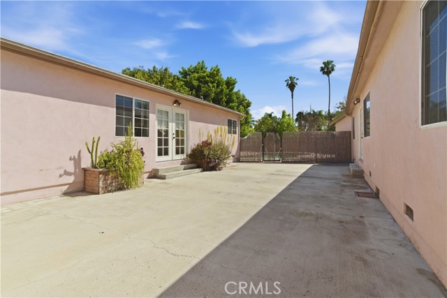 Detail Gallery Image 16 of 45 For 15000 Hamlin St, Van Nuys,  CA 91411 - 5 Beds | 3 Baths