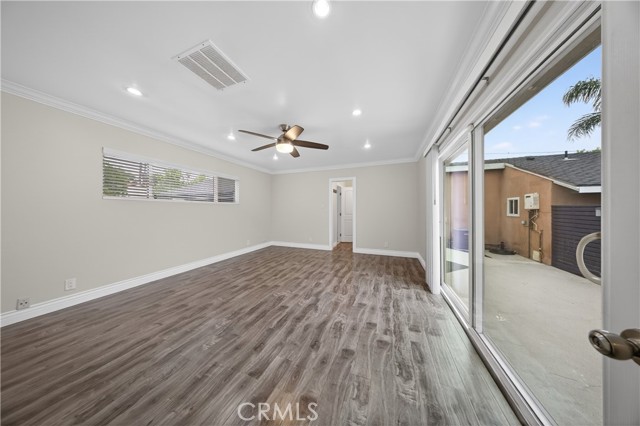 Detail Gallery Image 15 of 32 For 6906 Mclennan Ave, Lake Balboa,  CA 91406 - 3 Beds | 3 Baths