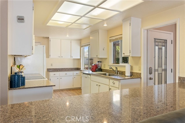 12855 Island Circle, Clearlake Oaks CA: https://media.crmls.org/medias/09e4692a-eca3-45cf-b454-0e4dcd28111d.jpg