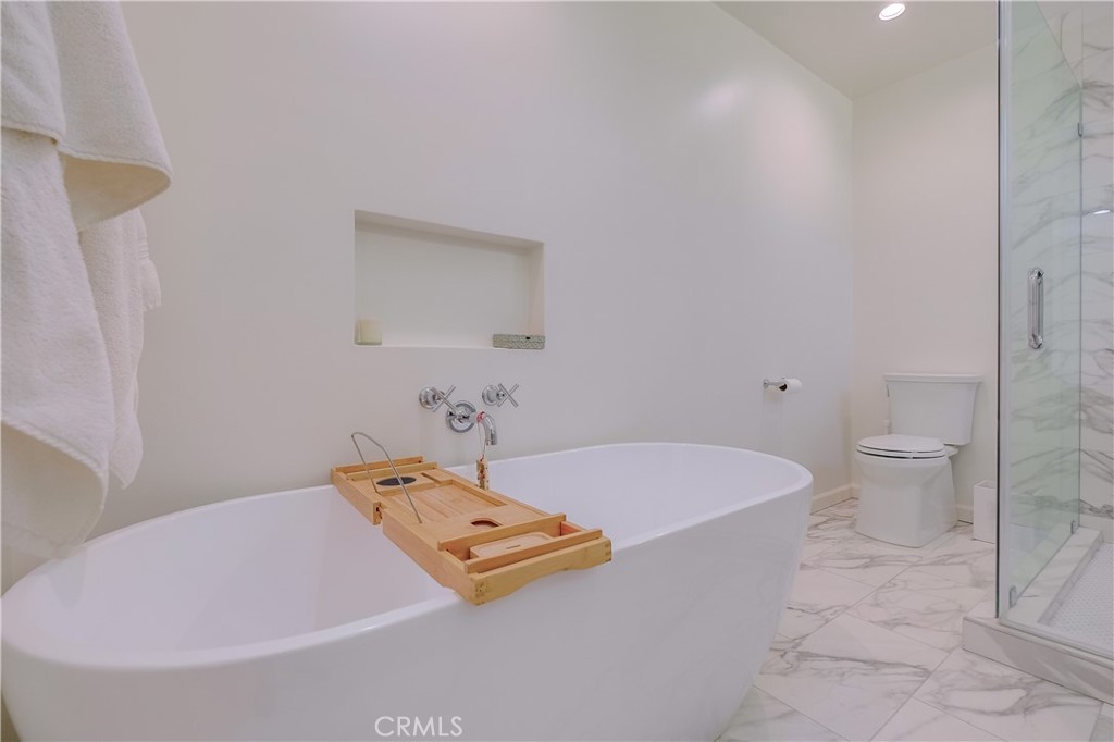 https://media.crmls.org/medias/09e49da1-fcc3-470c-a037-606150af7d2a.jpg?preset=X-Large