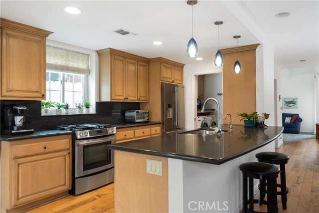 464 36th Street, Manhattan Beach, California 90266, 3 Bedrooms Bedrooms, ,1 BathroomBathrooms,Residential,Sold,36th,SB21242868