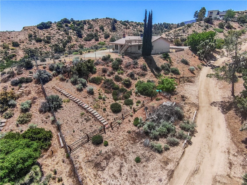 https://media.crmls.org/medias/09e564f4-7e97-4406-85ee-6cc225f80b41.jpg?preset=X-Large