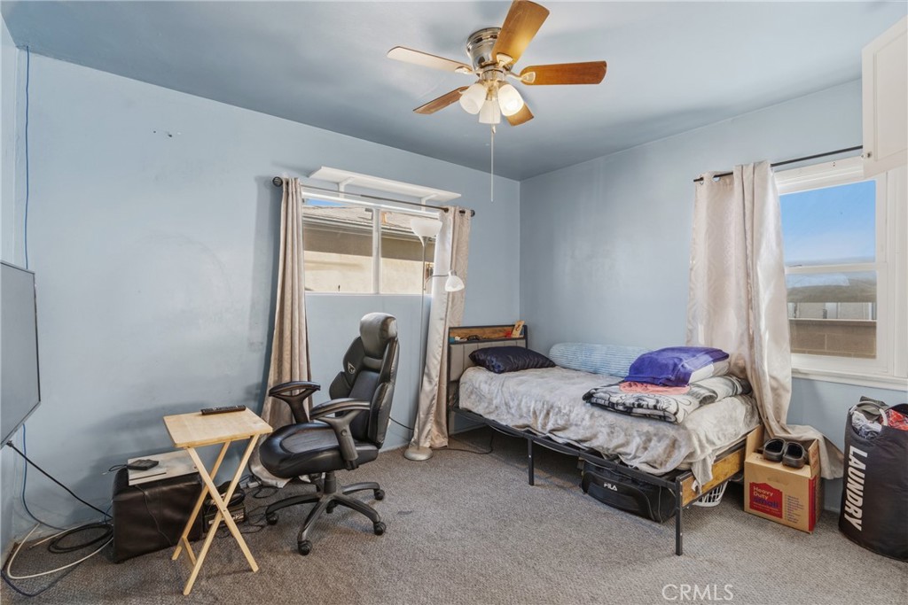 https://media.crmls.org/medias/09e58deb-151a-4521-825f-b56f4aab4301.jpg?preset=X-Large