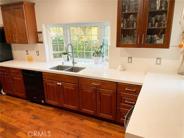 10016 Sophia Avenue, North Hills CA: https://media.crmls.org/medias/09e5d5bf-f9ac-4309-85ea-02237ac3d79a.jpg