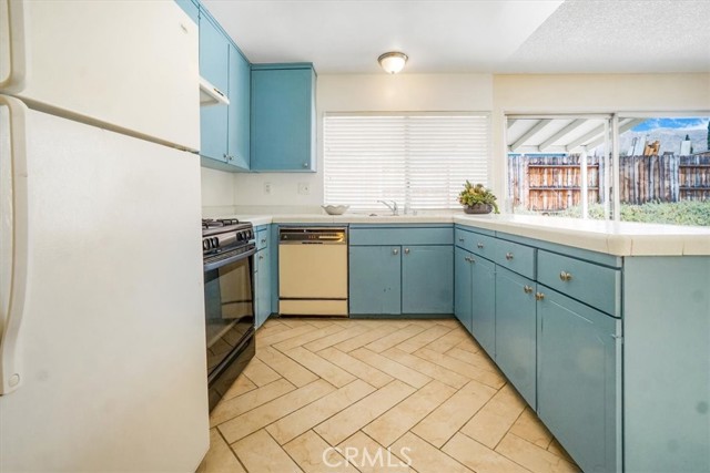 Detail Gallery Image 16 of 44 For 220 W Blaine St, Riverside,  CA 92507 - 5 Beds | 2 Baths