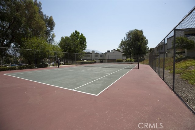 Detail Gallery Image 27 of 40 For 10504 Sunland Bld #5,  Sunland,  CA 91040 - 2 Beds | 1/1 Baths