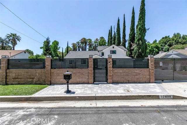 17800 Raymer Street, Sherwood Forest CA: https://media.crmls.org/medias/09e6a875-b02f-4432-aeae-45c57a40034d.jpg
