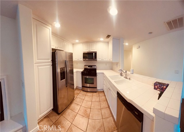 Detail Gallery Image 18 of 44 For 28382 Mirabelle, Saugus,  CA 91350 - 2 Beds | 2 Baths