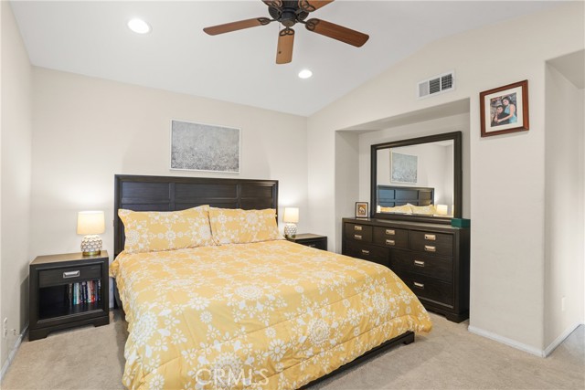 18 New Season, Irvine CA: https://media.crmls.org/medias/09e990f3-5763-4944-85a6-1d63db8aec90.jpg