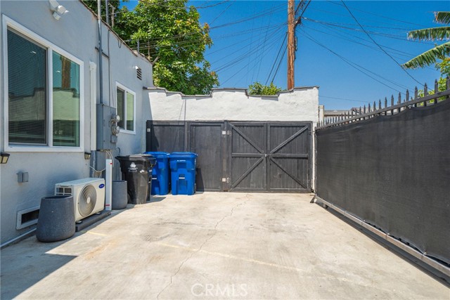8217 Towne Avenue, Los Angeles CA: https://media.crmls.org/medias/09ea665e-9e77-4074-b1c9-58650fed95c7.jpg
