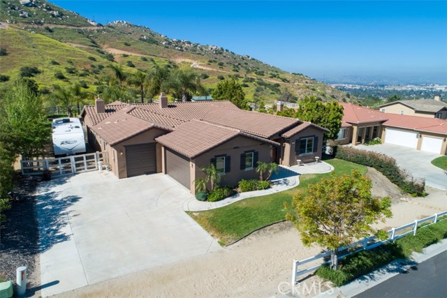 160 Wild Horse Ln, Norco, CA 92860