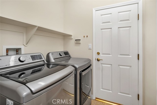 Detail Gallery Image 19 of 44 For 331 Hollyhill Dr, Bakersfield,  CA 93312 - 3 Beds | 2 Baths