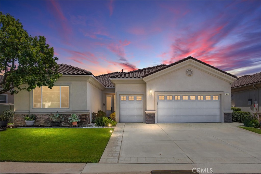 967 Hidden Oaks