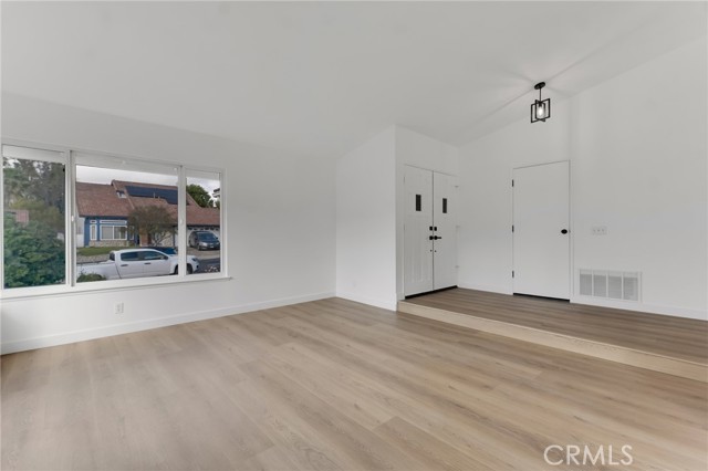 Detail Gallery Image 8 of 43 For 13754 Bear Valley Rd, Moorpark,  CA 93021 - 3 Beds | 2 Baths