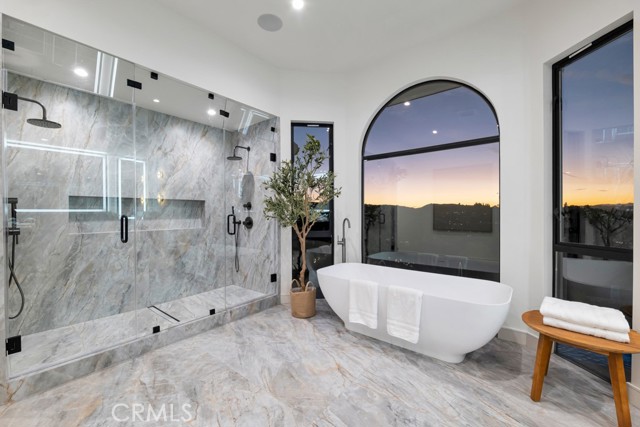 Detail Gallery Image 9 of 40 For 4015 Clarinda Dr, Tarzana,  CA 91356 - 5 Beds | 4 Baths