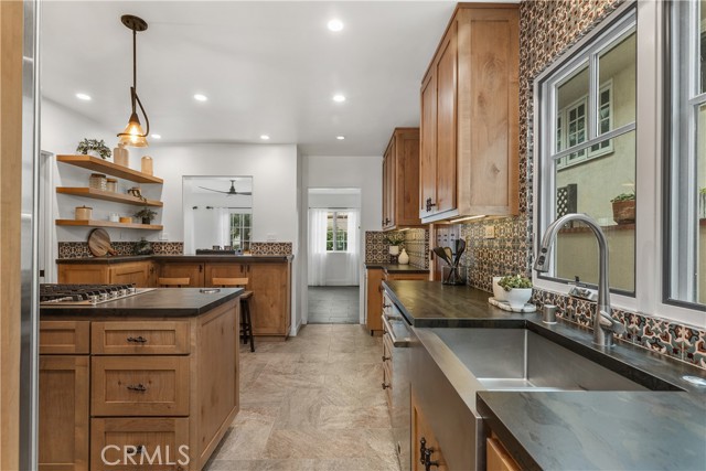 Detail Gallery Image 11 of 35 For 261 Granada Ave, Long Beach,  CA 90803 - 4 Beds | 2/1 Baths