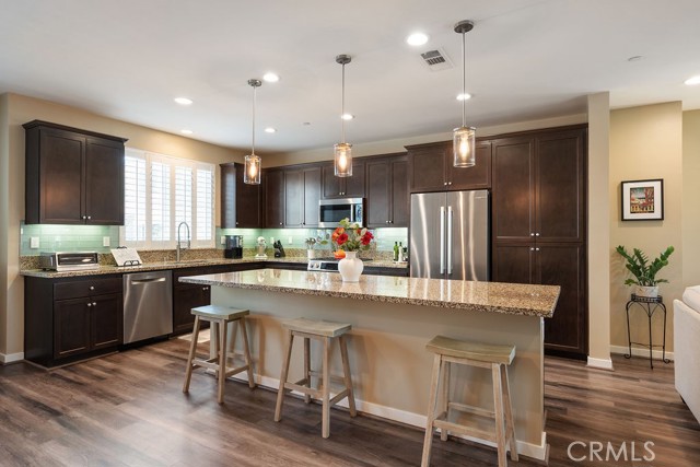 Beautiful kitchen with gorgeous sea glass back splash
