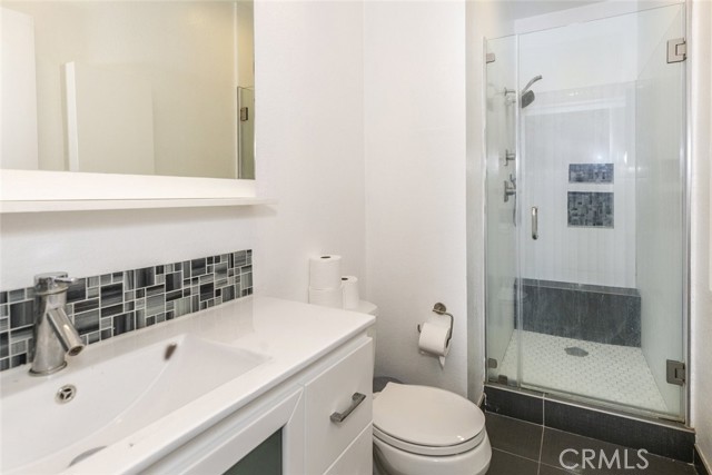 620 N 6th Street, Burbank CA: https://media.crmls.org/medias/09ef8976-99e9-45f7-b722-869b6d6d4724.jpg