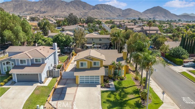 22705 Robin Way, Grand Terrace CA: https://media.crmls.org/medias/09efb3ed-0a7f-44af-8c4d-373c45b2f384.jpg