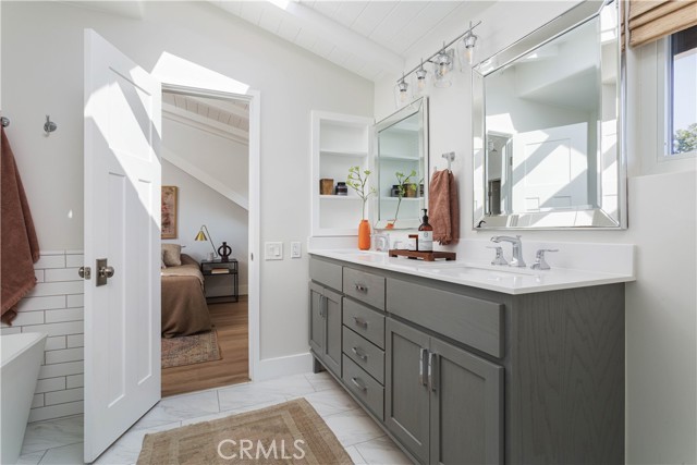 Detail Gallery Image 17 of 27 For 1136 Highland, Newport Beach,  CA 92660 - 4 Beds | 2/1 Baths