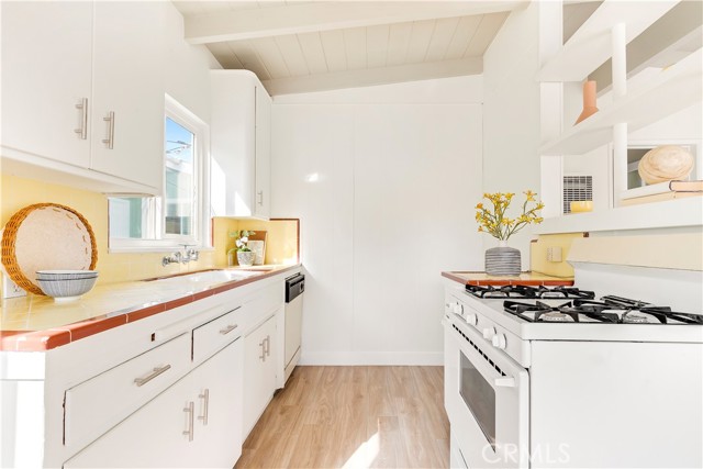 Detail Gallery Image 21 of 27 For 130 43rd, Newport Beach,  CA 92663 - – Beds | – Baths