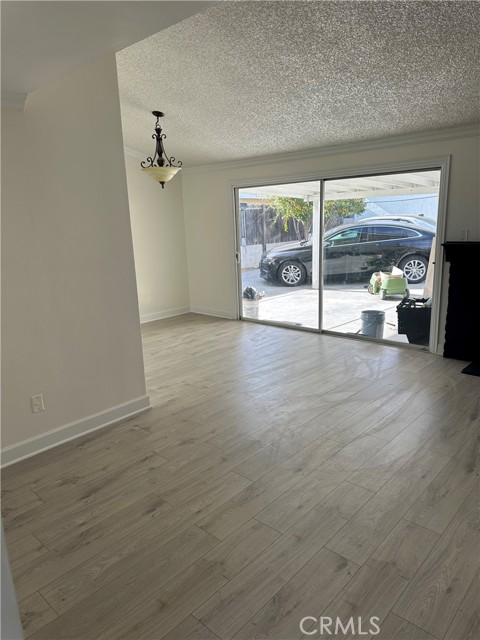 Detail Gallery Image 4 of 10 For 9511 Hayvenhurst Aly, Northridge,  CA 91343 - 4 Beds | 2 Baths