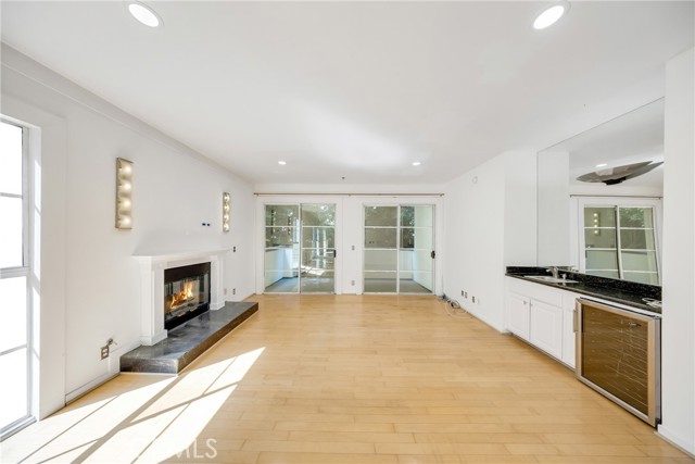 Detail Gallery Image 13 of 34 For 1401 S Bentley Ave #203,  Los Angeles,  CA 90025 - 2 Beds | 3 Baths