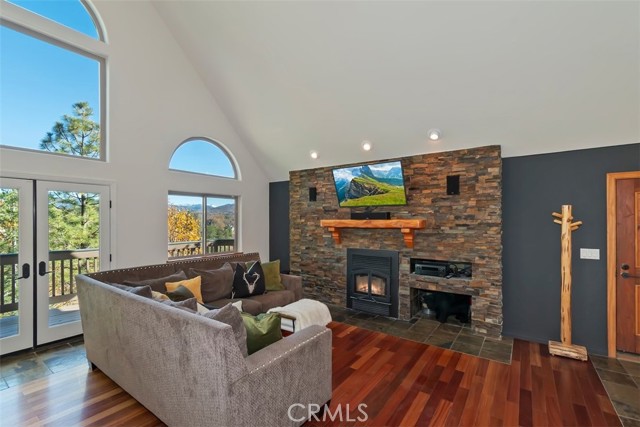 1214 Portillo, Lake Arrowhead CA: https://media.crmls.org/medias/09f323f8-eb09-4cb0-8915-d9b91770556d.jpg